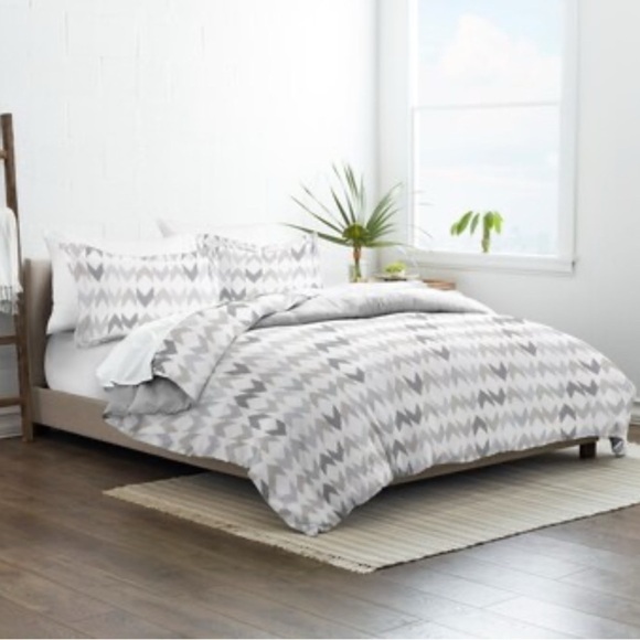 ienjoy Other - IENJOY HOME Chevron Sleep Pattern 3 Piece Reversible Duvet Cover Set Gray
